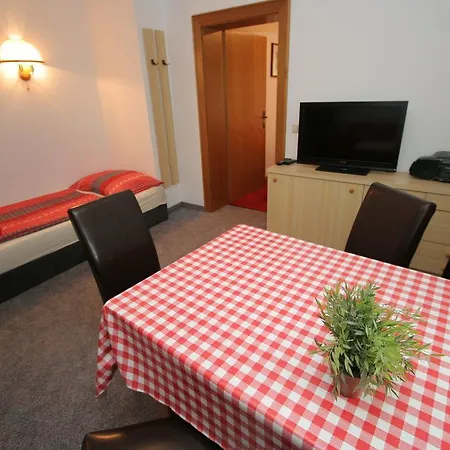 Apartment Chalet Saalbach 1 *